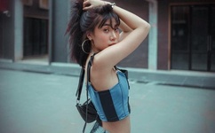 把冰葡萄一颗一颗往里堆